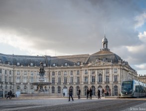 Vue extérieure du Palais de la Bourse, à Bordeaux 